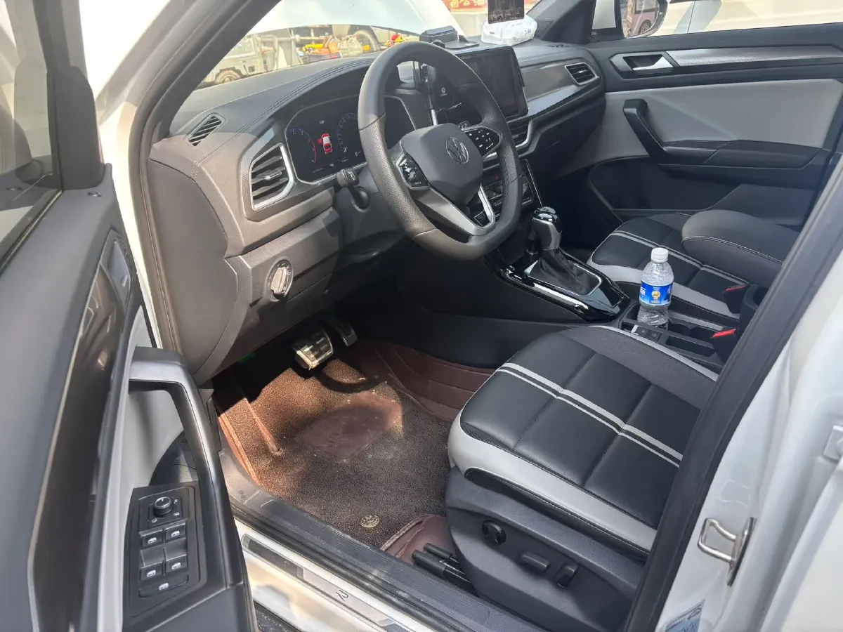 2024 Volkswagen T-Roc 1.5T 160HP L4 7DCT,autocango,china used car exporter,china ev exporter,chinese used car exporter,chinese used ev exporter