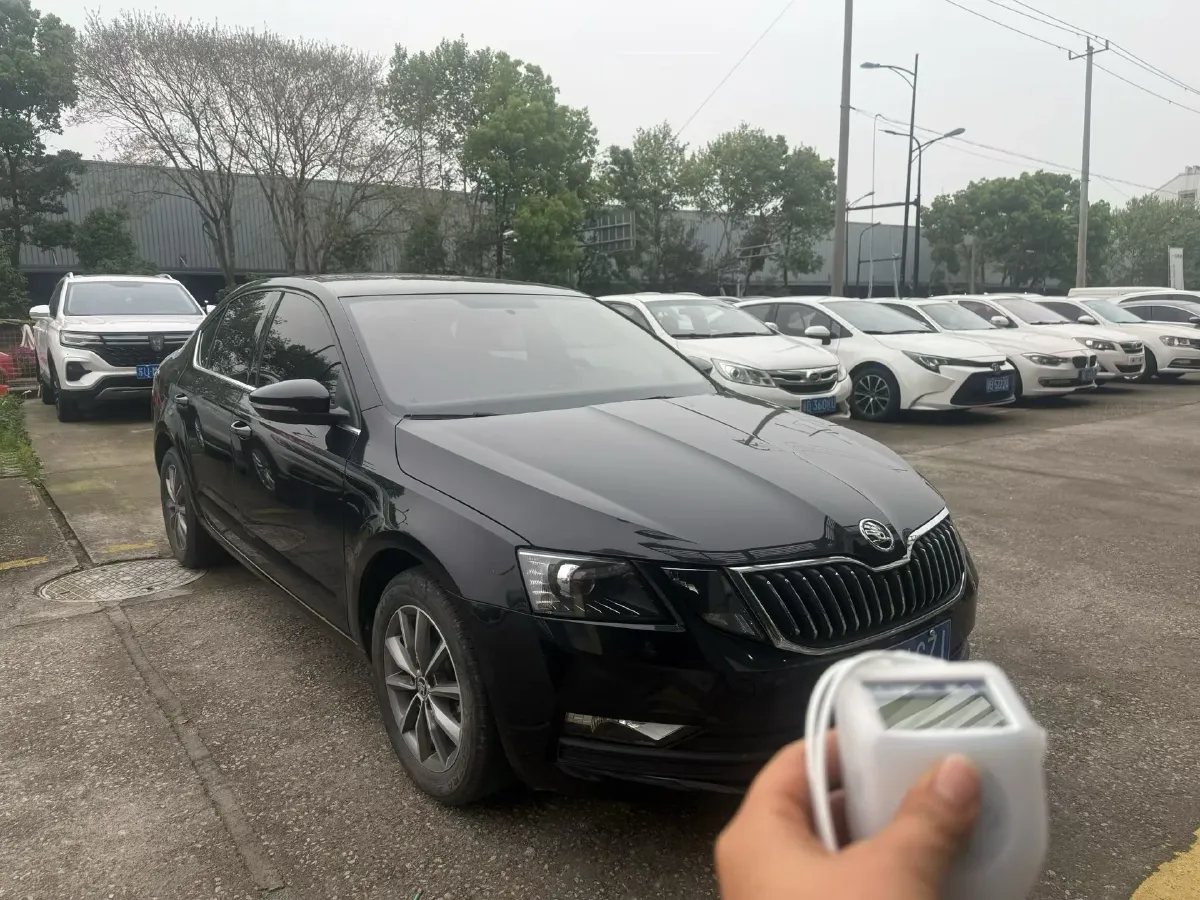 2021 Skoda Octavia 1.5L 113HP L4 6AT,autocango,china used car exporter,china ev exporter,chinese used car exporter,chinese used ev exporter