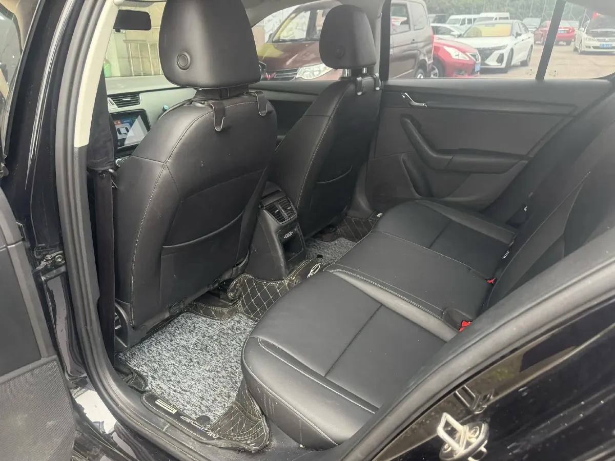 2021 Skoda Octavia 1.5L 113HP L4 6AT,autocango,china used car exporter,china ev exporter,chinese used car exporter,chinese used ev exporter