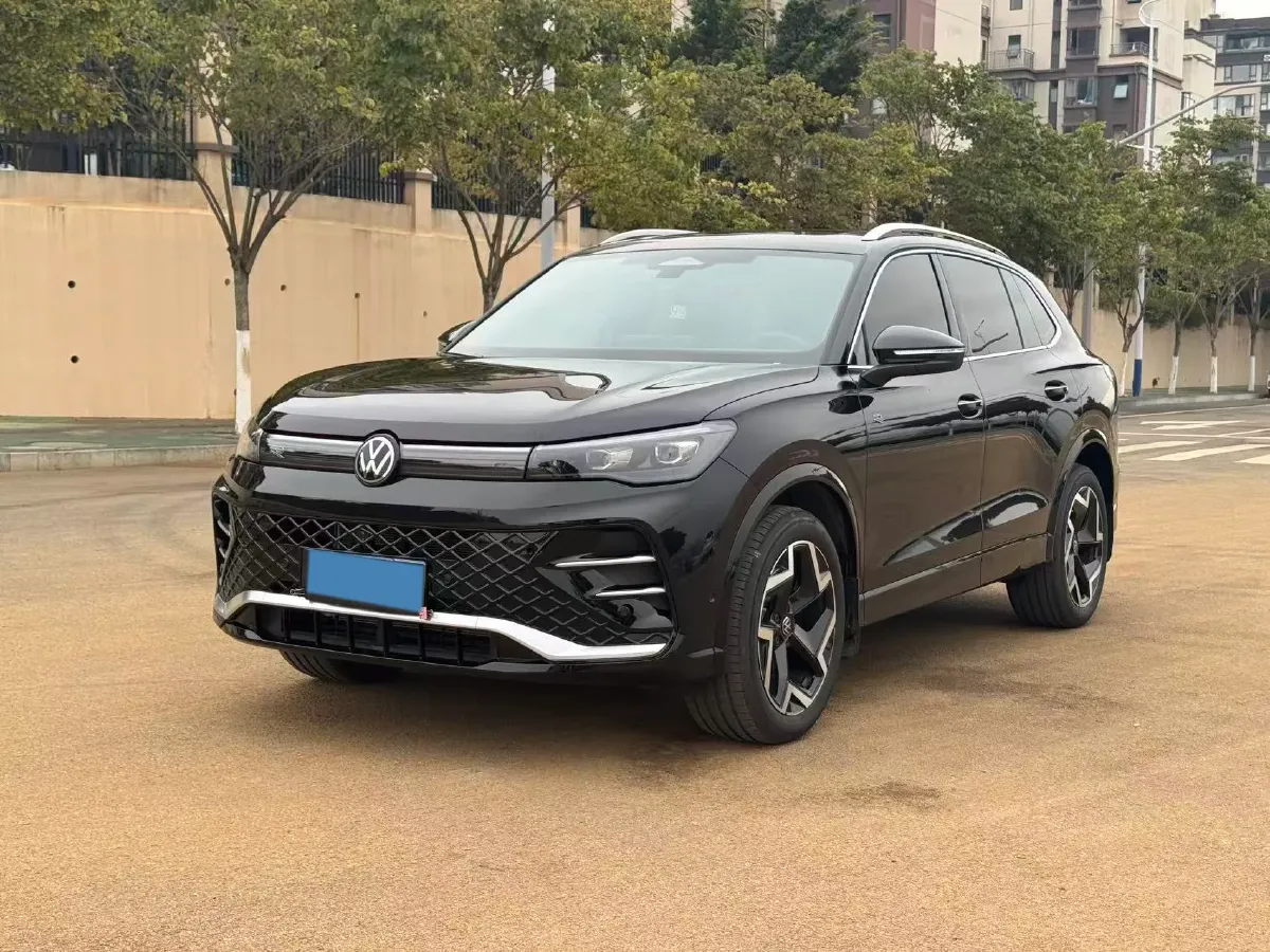 2025 Volkswagen Tiguan L 2.0T 220HP L4 7DCT,autocango,china used car exporter,china ev exporter,chinese used car exporter,chinese used ev exporter