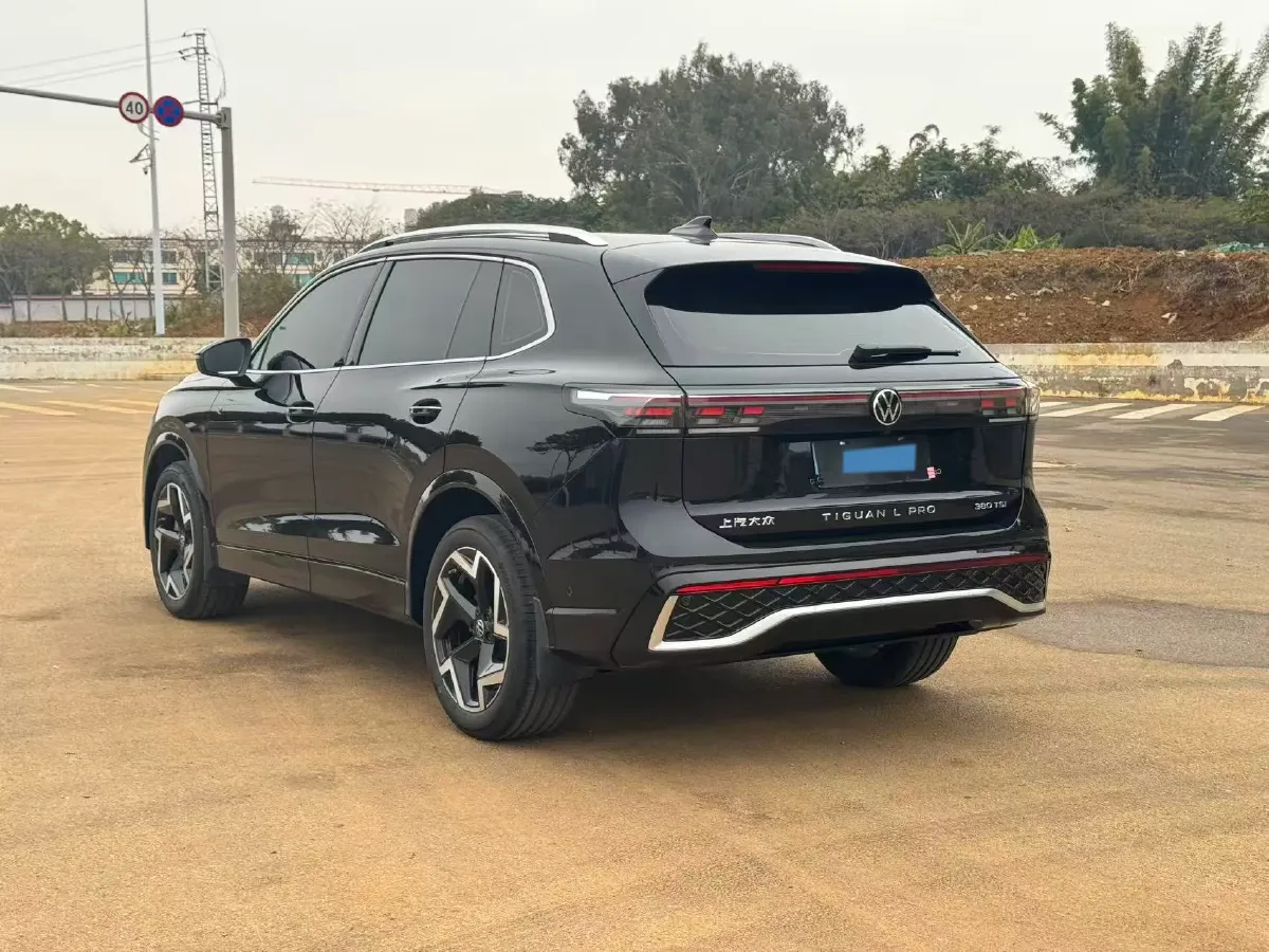 2025 Volkswagen Tiguan L 2.0T 220HP L4 7DCT,autocango,china used car exporter,china ev exporter,chinese used car exporter,chinese used ev exporter