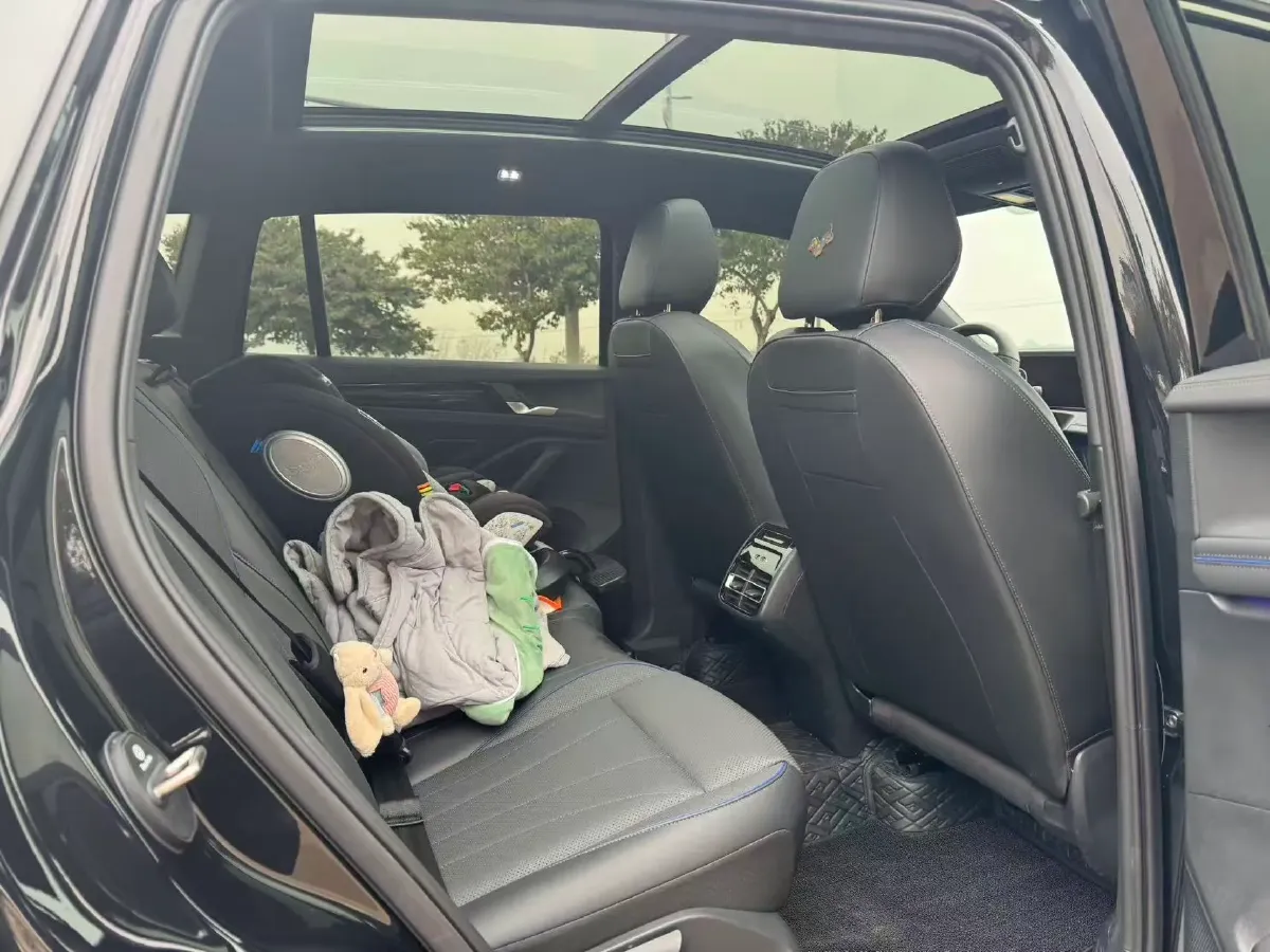 2025 Volkswagen Tiguan L 2.0T 220HP L4 7DCT,autocango,china used car exporter,china ev exporter,chinese used car exporter,chinese used ev exporter