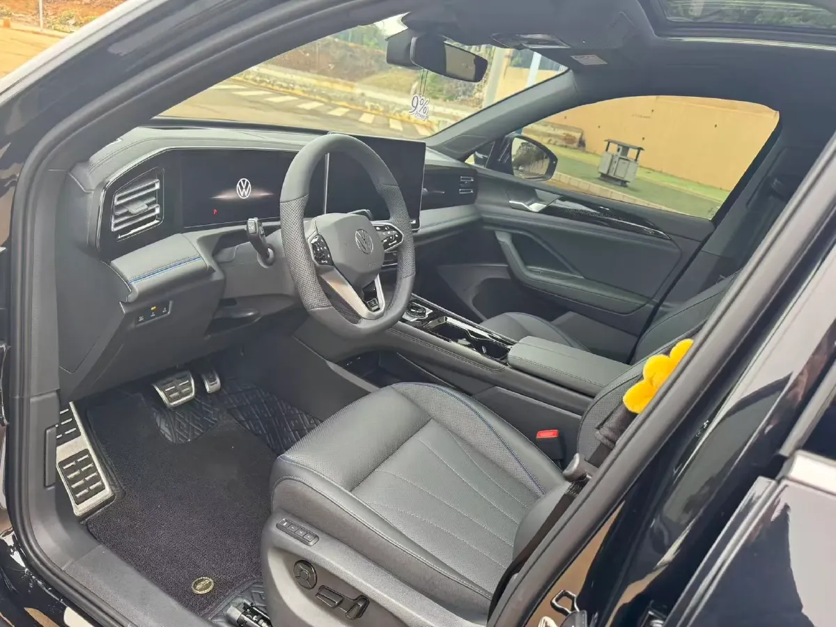2025 Volkswagen Tiguan L 2.0T 220HP L4 7DCT,autocango,china used car exporter,china ev exporter,chinese used car exporter,chinese used ev exporter