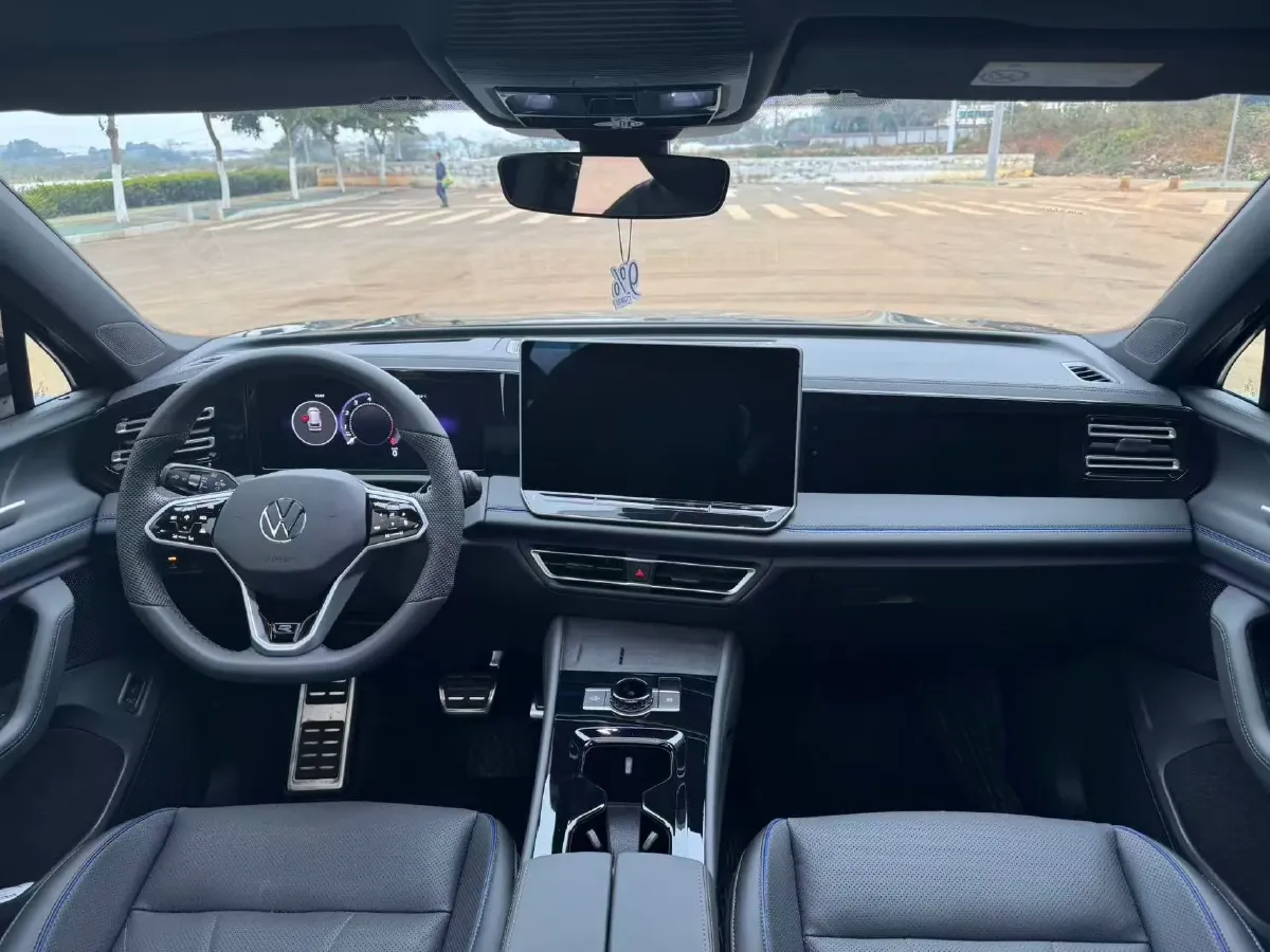 2025 Volkswagen Tiguan L 2.0T 220HP L4 7DCT,autocango,china used car exporter,china ev exporter,chinese used car exporter,chinese used ev exporter