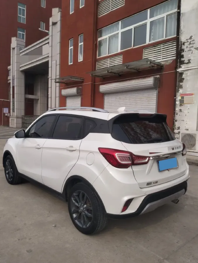 2017 Landwind X2 1.6L 125HP L4 4AT,autocango,china used car exporter,china ev exporter,chinese used car exporter,chinese used ev exporter
