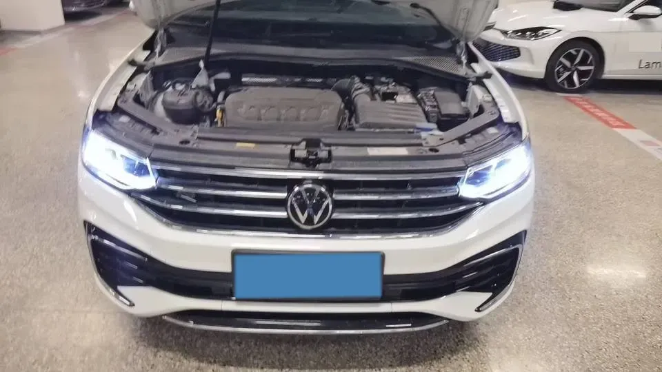 2024 Volkswagen Tiguan L 2.0T 186HP L4 7DCT,autocango,china used car exporter,china ev exporter,chinese used car exporter,chinese used ev exporter