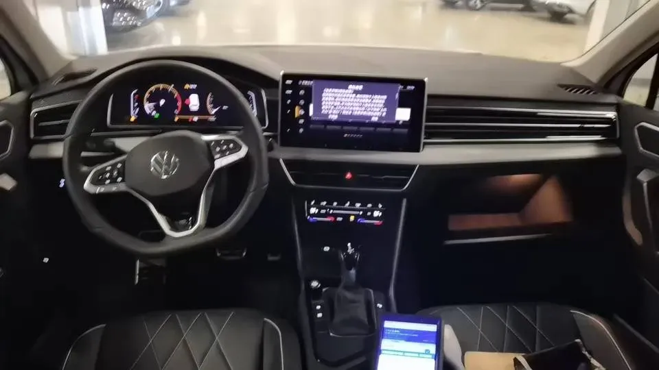 2024 Volkswagen Tiguan L 2.0T 186HP L4 7DCT,autocango,china used car exporter,china ev exporter,chinese used car exporter,chinese used ev exporter