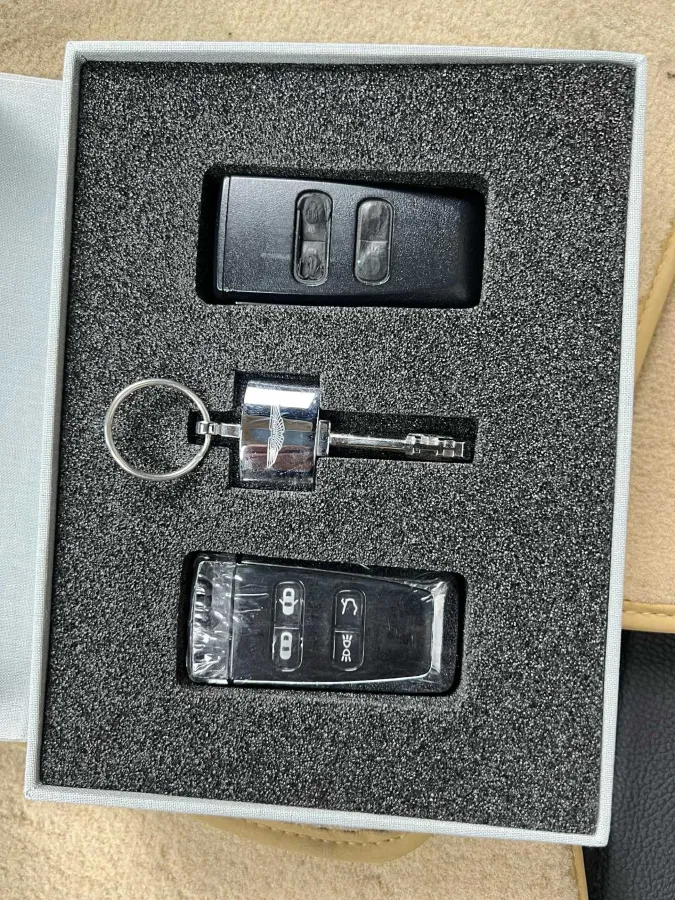 2017 Aston Martin Rapide 6.0L 560HP V12 8AT,autocango,china used car exporter,china ev exporter,chinese used car exporter,chinese used ev exporter