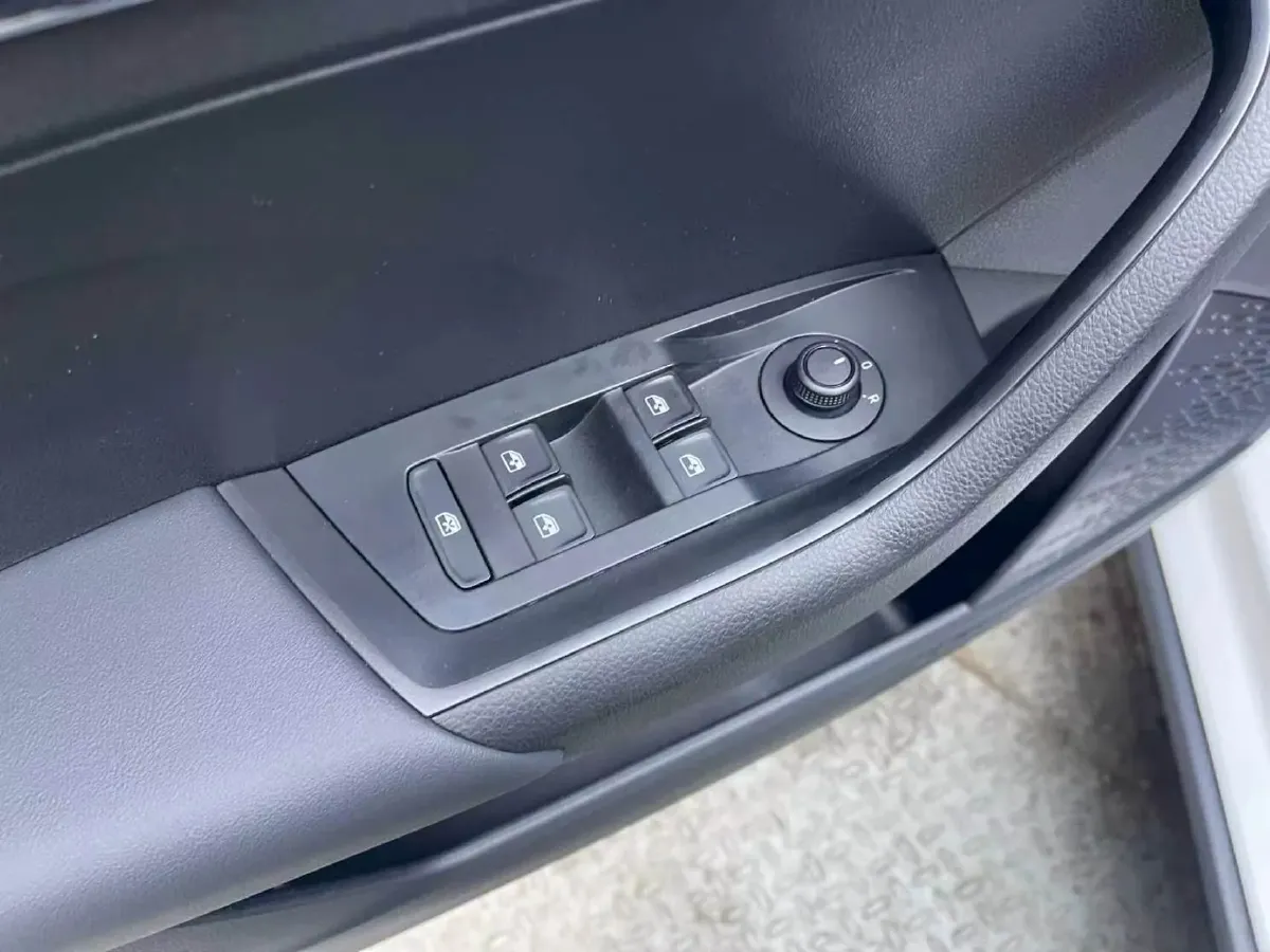 2020 Skoda Kamiq 1.5L 112HP L4 6AT,autocango,china used car exporter,china ev exporter,chinese used car exporter,chinese used ev exporter