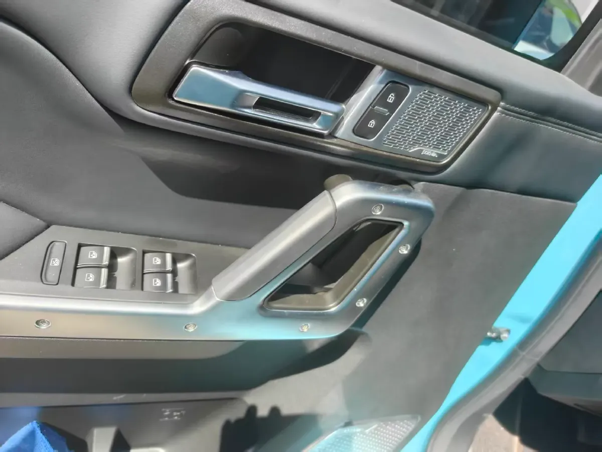 2025 212 212 T01 2.0T 252HP L4 8AT,autocango,china used car exporter,china ev exporter,chinese used car exporter,chinese used ev exporter