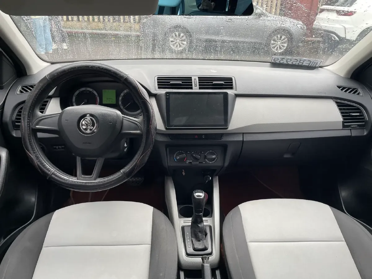 2017 Skoda Fabia 1.4L 90HP L4 6AT,autocango,china used car exporter,china ev exporter,chinese used car exporter,chinese used ev exporter