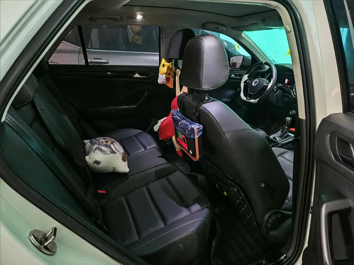 2020 Volkswagen T-Roc 1.4T 150HP L4 7DCT,autocango,china used car exporter,china ev exporter,chinese used car exporter,chinese used ev exporter