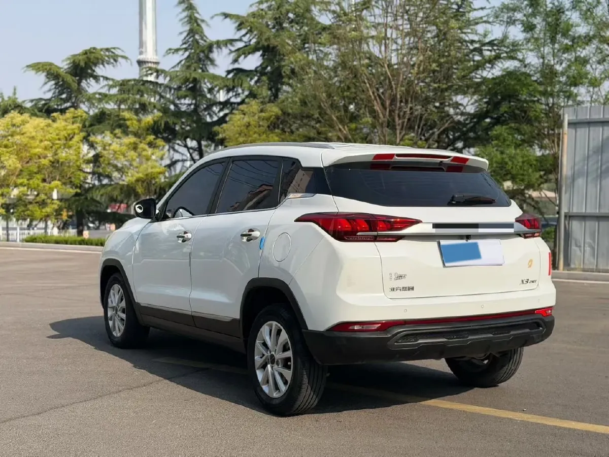 2019 BeiJing Auto X3 1.5L 116HP L4 4AT,autocango,china used car exporter,china ev exporter,chinese used car exporter,chinese used ev exporter