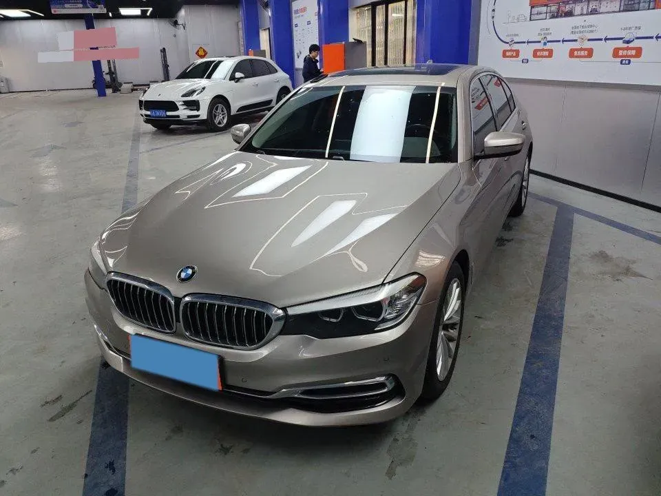 2020 BMW 5 Series 2.0T 184HP L4 8AT,autocango,china used car exporter,china ev exporter,chinese used car exporter,chinese used ev exporter