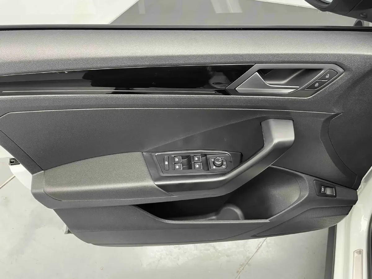 2021 Volkswagen T-Roc 1.4T 150HP L4 7DCT,autocango,china used car exporter,china ev exporter,chinese used car exporter,chinese used ev exporter