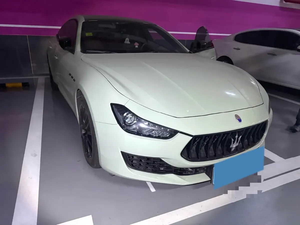 2021 Maserati Ghibli 2.0T 330HP L4 8AT,autocango,china used car exporter,china ev exporter,chinese used car exporter,chinese used ev exporter