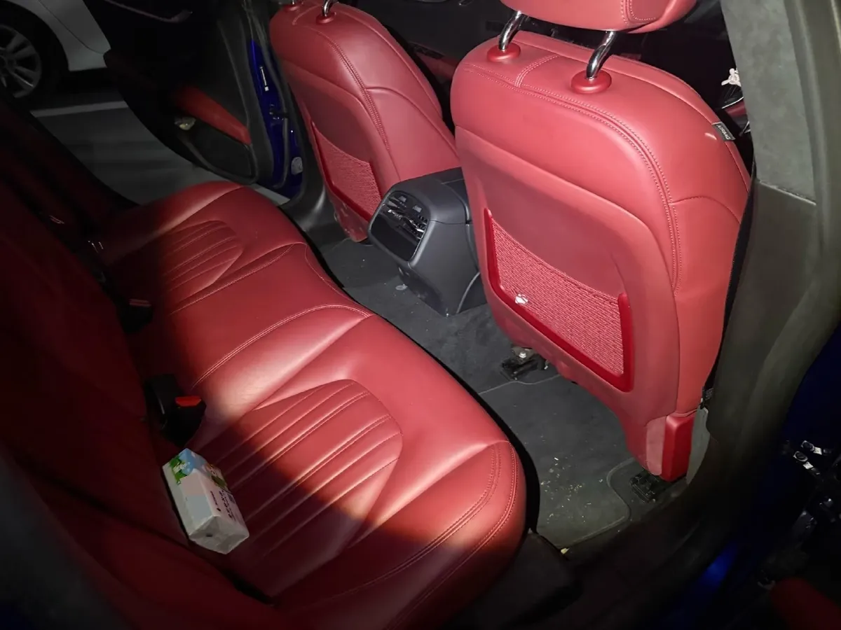 2021 Maserati Ghibli 2.0T 330HP L4 8AT,autocango,china used car exporter,china ev exporter,chinese used car exporter,chinese used ev exporter