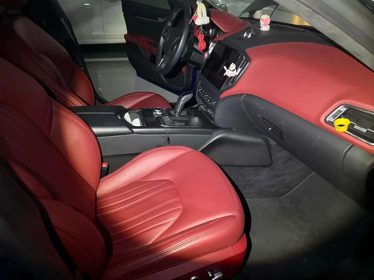 2021 Maserati Ghibli 2.0T 330HP L4 8AT,autocango,china used car exporter,china ev exporter,chinese used car exporter,chinese used ev exporter