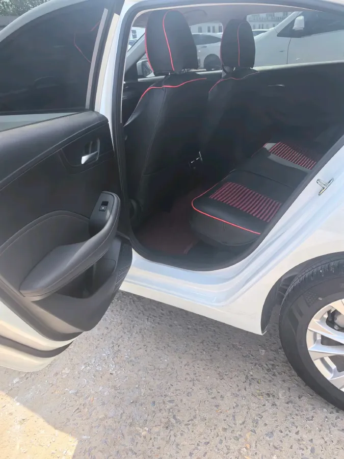 2023 Roewe i5 1.5L 129HP L4 5MT,autocango,china used car exporter,china ev exporter,chinese used car exporter,chinese used ev exporter