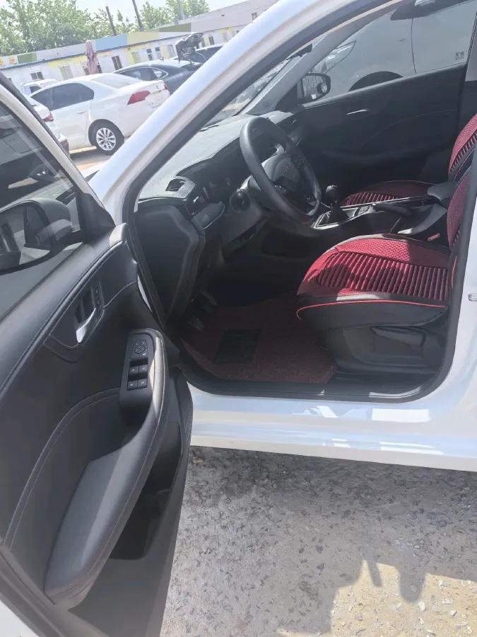 2023 Roewe i5 1.5L 129HP L4 5MT,autocango,china used car exporter,china ev exporter,chinese used car exporter,chinese used ev exporter