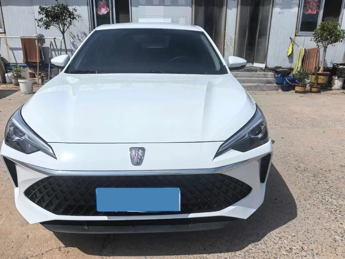 2023 Roewe i5 1.5L 129HP L4 5MT,autocango,china used car exporter,china ev exporter,chinese used car exporter,chinese used ev exporter