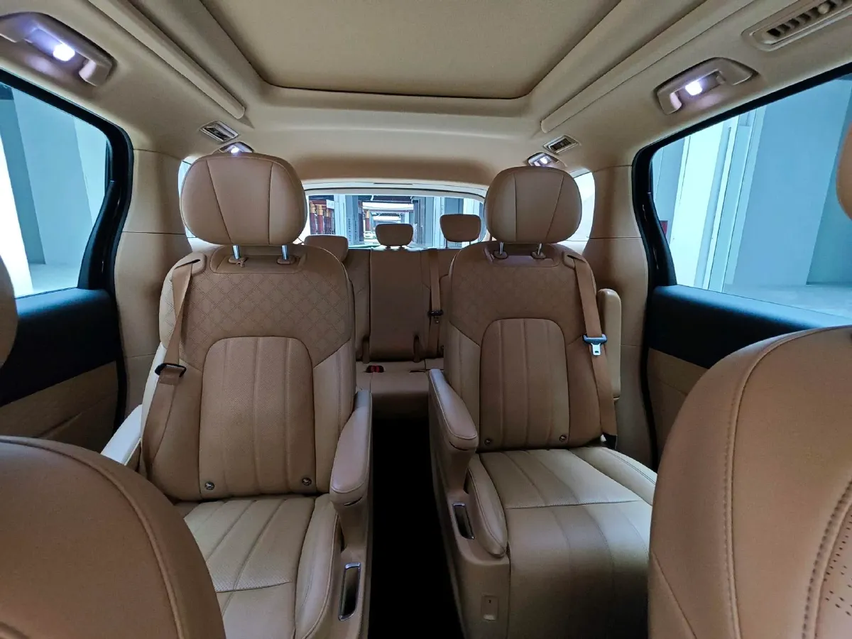 2024 Voyah Dream 1.5T 150HP L4 PHEV 43KWH,autocango,china used car exporter,china ev exporter,chinese used car exporter,chinese used ev exporter