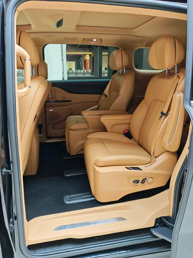 2024 Voyah Dream 1.5T 150HP L4 PHEV 43KWH,autocango,china used car exporter,china ev exporter,chinese used car exporter,chinese used ev exporter