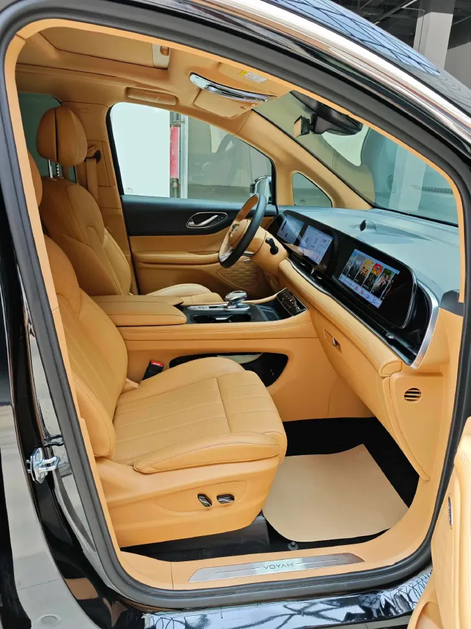 2024 Voyah Dream 1.5T 150HP L4 PHEV 43KWH,autocango,china used car exporter,china ev exporter,chinese used car exporter,chinese used ev exporter