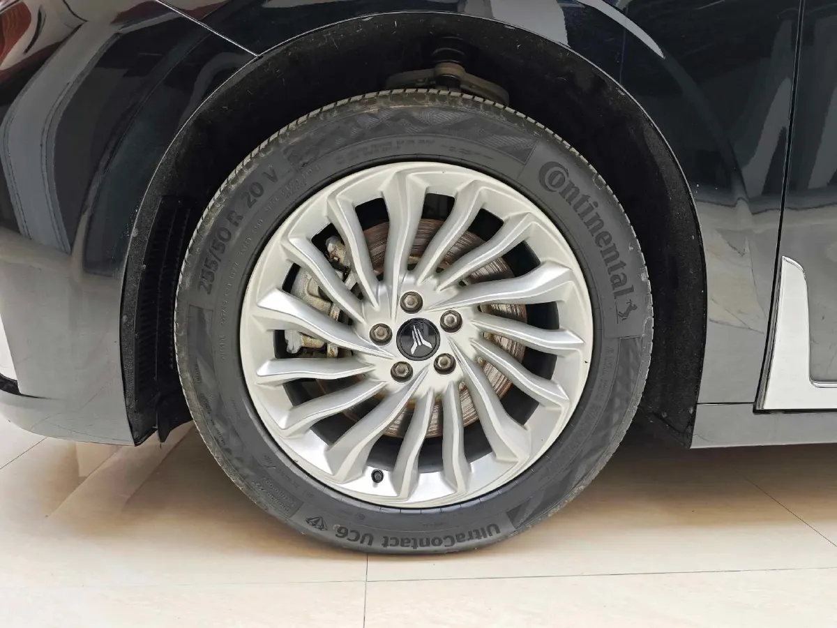 2024 Voyah Dream 1.5T 150HP L4 PHEV 43KWH,autocango,china used car exporter,china ev exporter,chinese used car exporter,chinese used ev exporter