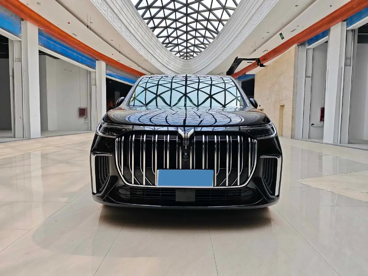 2024 Voyah Dream 1.5T 150HP L4 PHEV 43KWH,autocango,china used car exporter,china ev exporter,chinese used car exporter,chinese used ev exporter