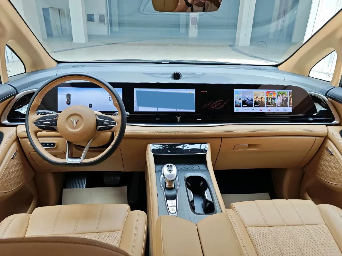 2024 Voyah Dream 1.5T 150HP L4 PHEV 43KWH,autocango,china used car exporter,china ev exporter,chinese used car exporter,chinese used ev exporter