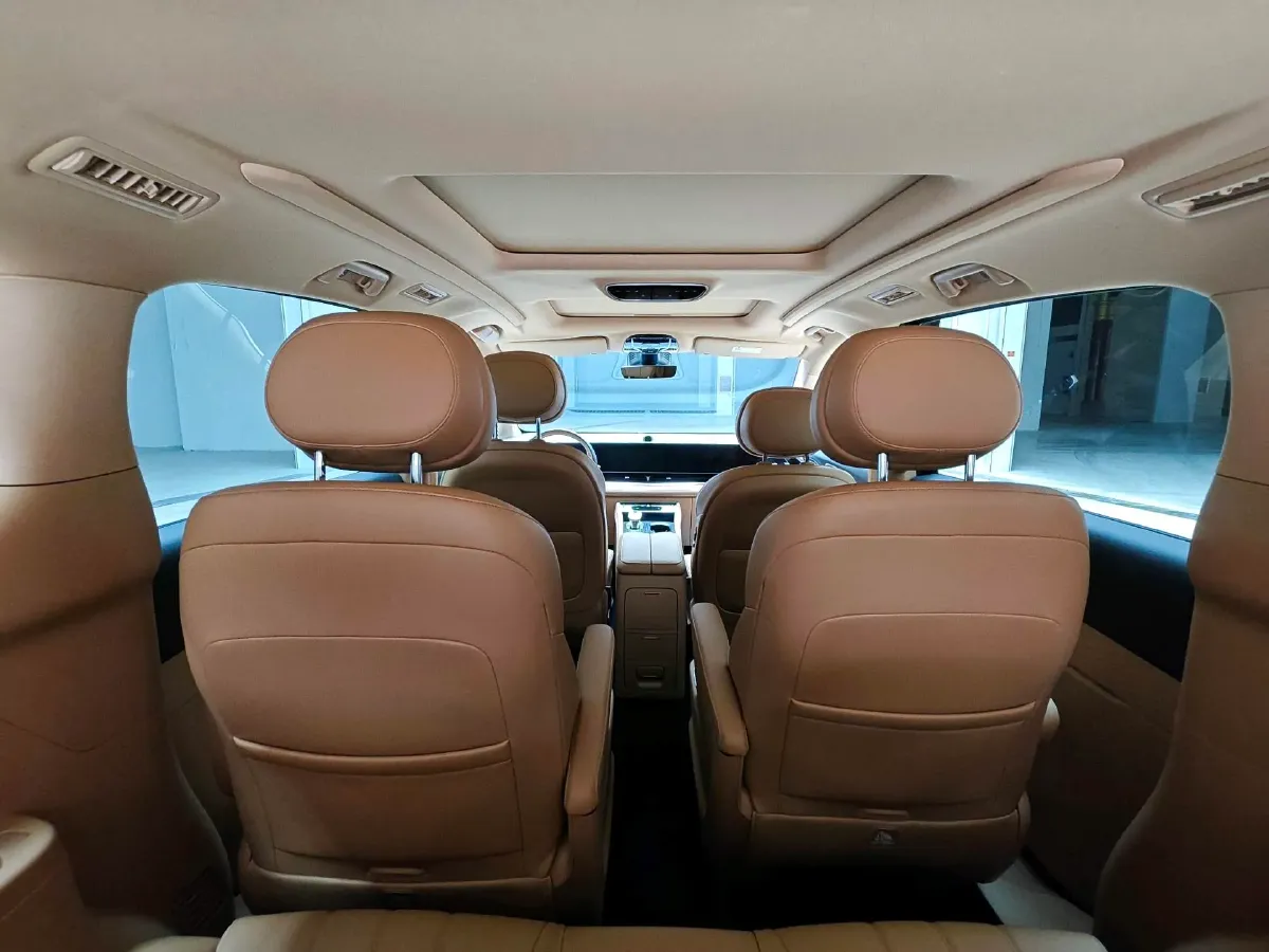 2024 Voyah Dream 1.5T 150HP L4 PHEV 43KWH,autocango,china used car exporter,china ev exporter,chinese used car exporter,chinese used ev exporter