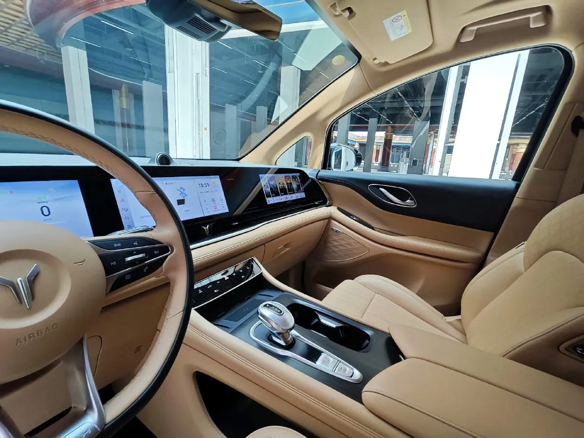 2024 Voyah Dream 1.5T 150HP L4 PHEV 43KWH,autocango,china used car exporter,china ev exporter,chinese used car exporter,chinese used ev exporter