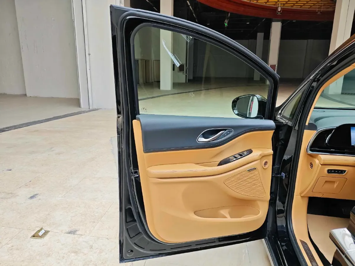 2024 Voyah Dream 1.5T 150HP L4 PHEV 43KWH,autocango,china used car exporter,china ev exporter,chinese used car exporter,chinese used ev exporter