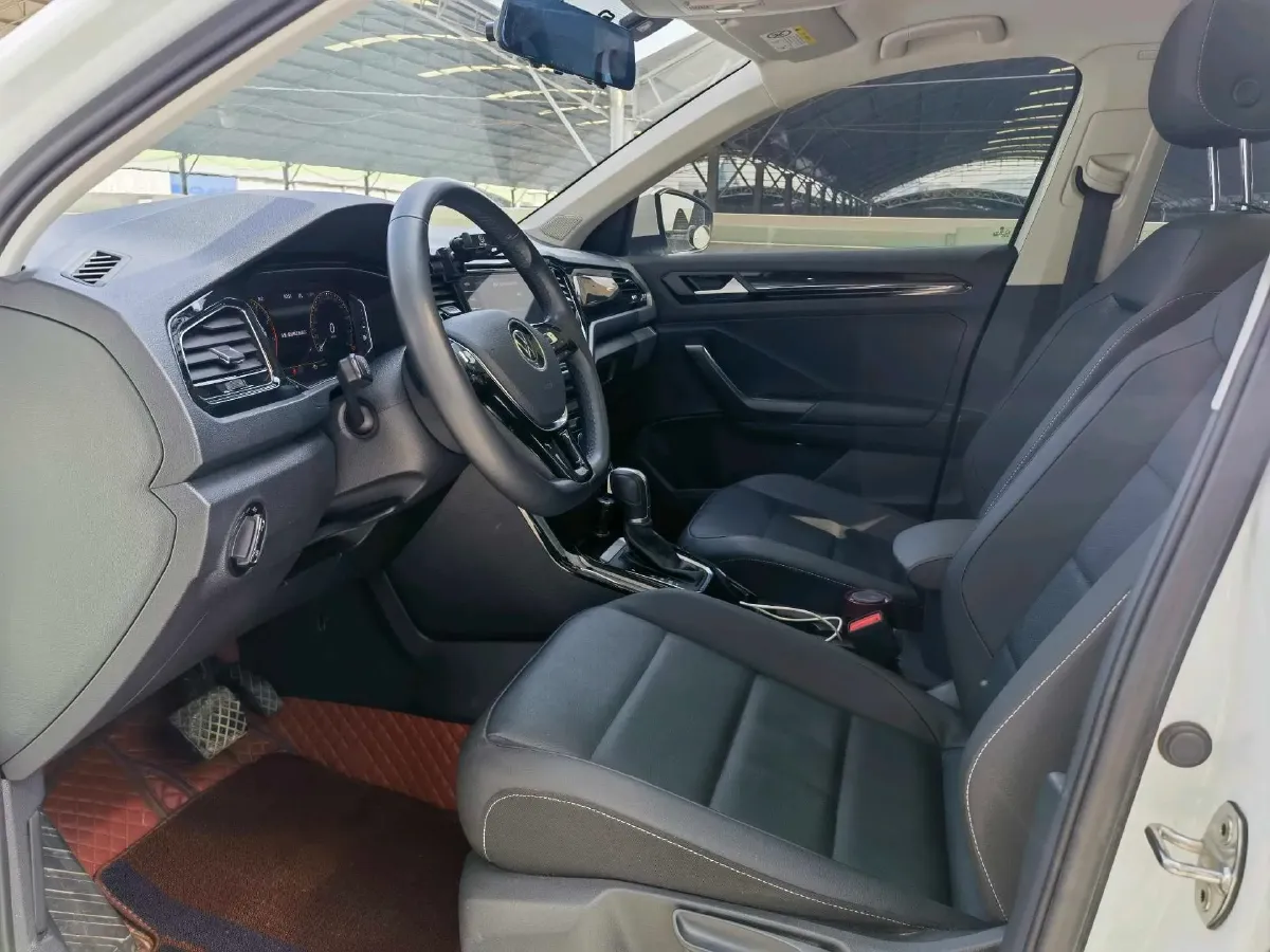 2021 Volkswagen T-Roc 1.4T 150HP L4 7DCT,autocango,china used car exporter,china ev exporter,chinese used car exporter,chinese used ev exporter