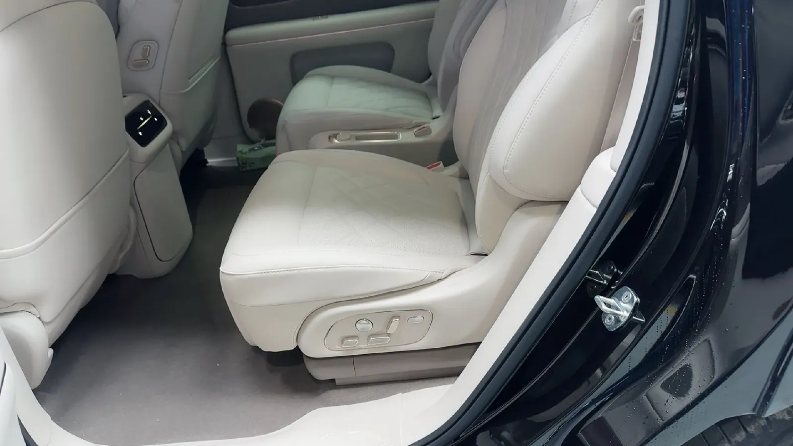 2026 IM LS9 REEV 155HP REEV,autocango,china used car exporter,china ev exporter,chinese used car exporter,chinese used ev exporter