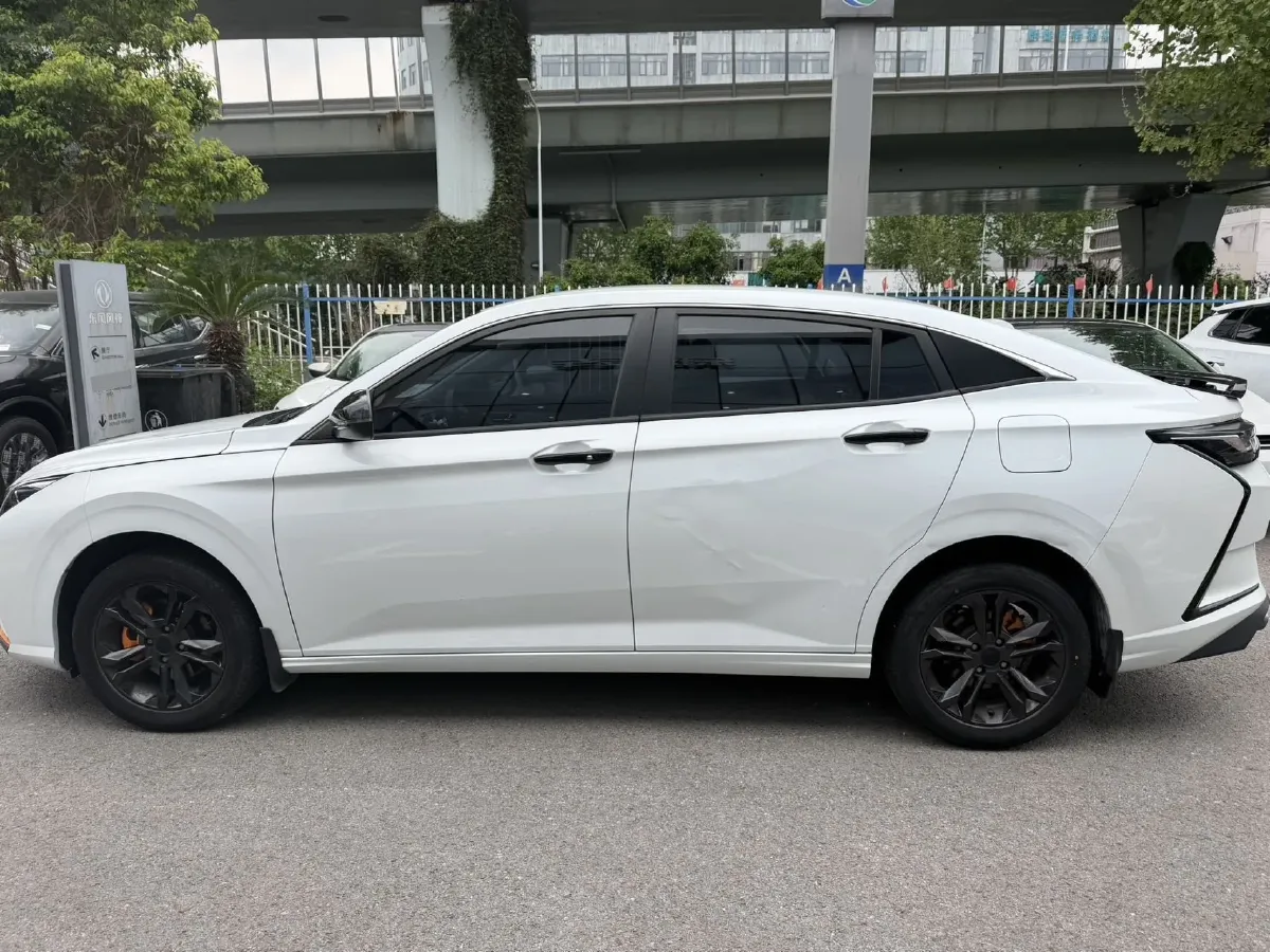 2023 DongFeng Aeolus YiXuan 1.5L 125HP L4 6DCT,autocango,china used car exporter,china ev exporter,chinese used car exporter,chinese used ev exporter