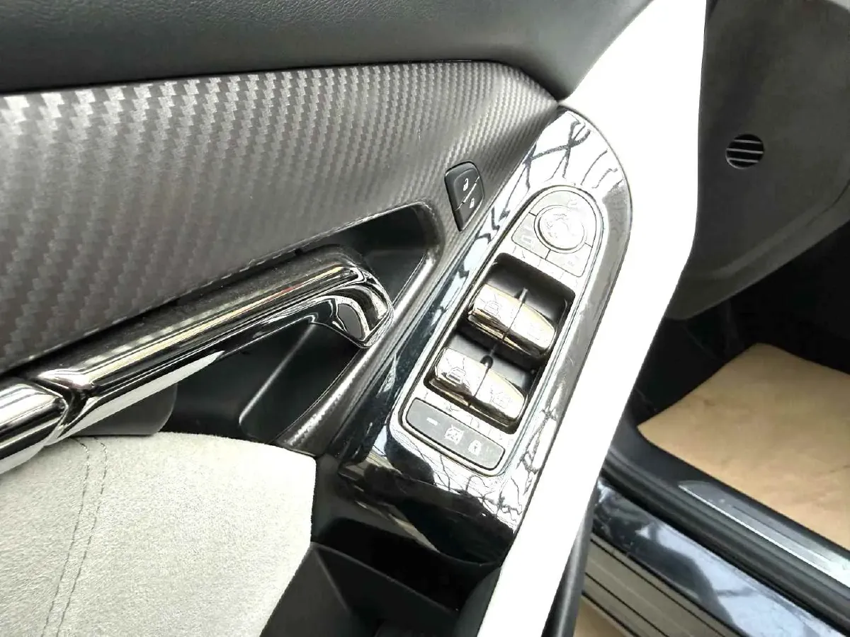 2025 Voyah FREE 1.5T 150HP L4 REEV 43KWH,autocango,china used car exporter,china ev exporter,chinese used car exporter,chinese used ev exporter