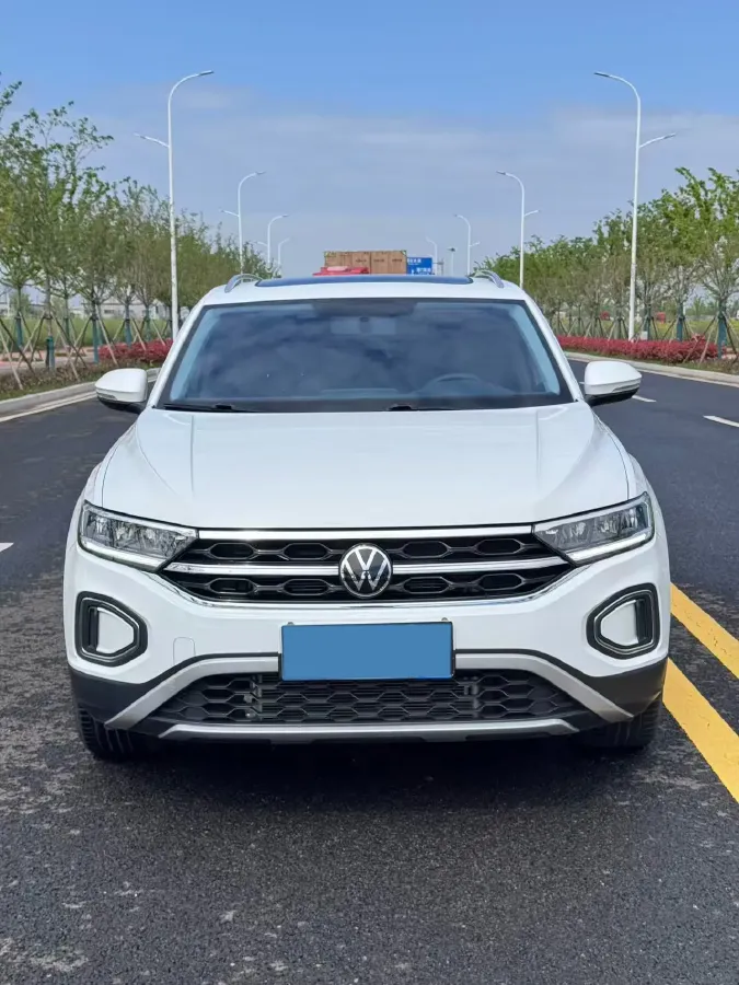 2024 Volkswagen T-Roc 1.4T 150HP L4 7DCT,autocango,china used car exporter,china ev exporter,chinese used car exporter,chinese used ev exporter