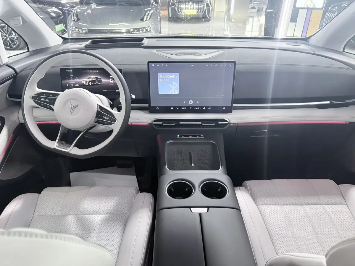 2025 Voyah Dream BEV 108.7KWH,autocango,china used car exporter,china ev exporter,chinese used car exporter,chinese used ev exporter