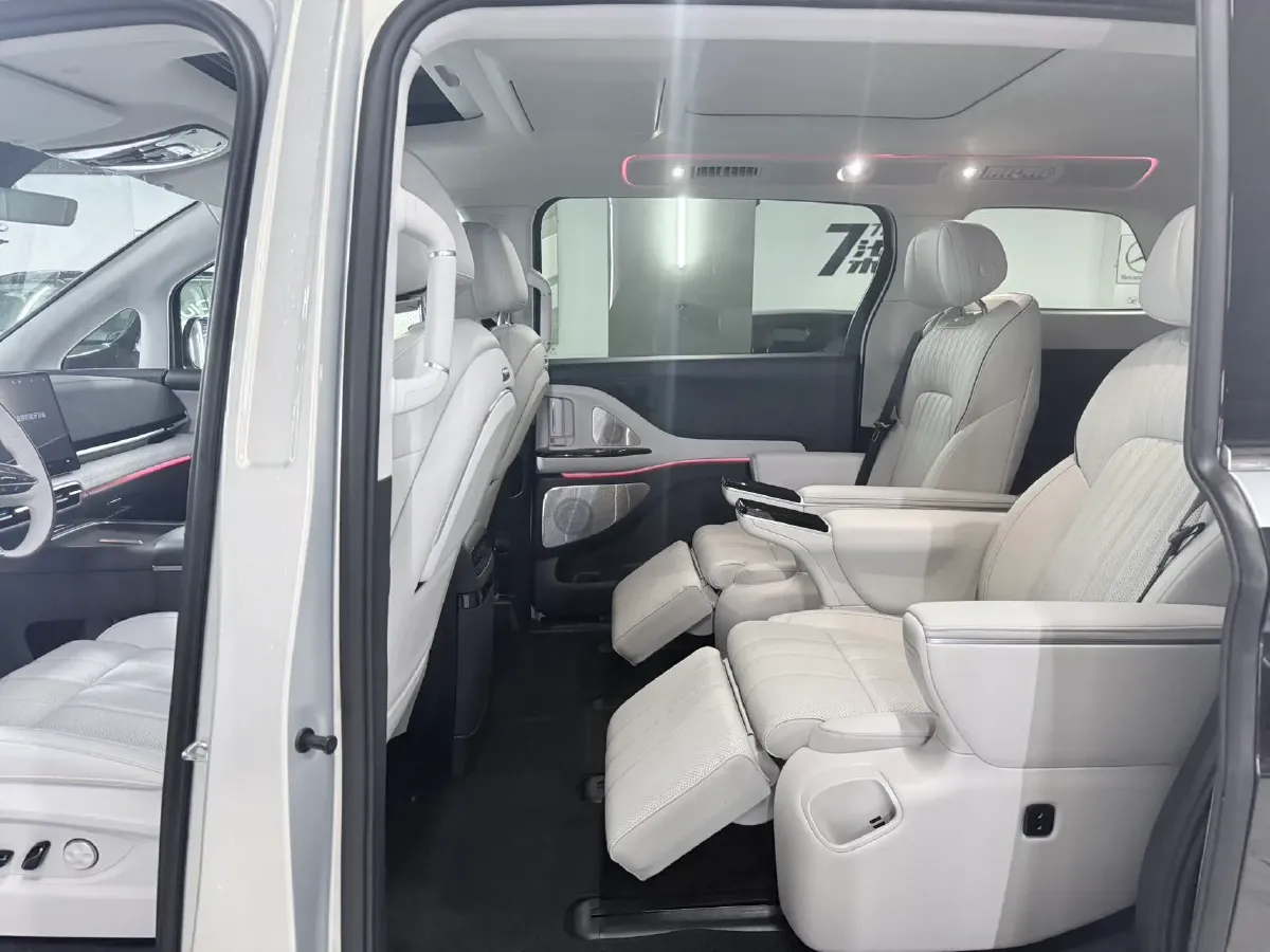 2025 Voyah Dream BEV 108.7KWH,autocango,china used car exporter,china ev exporter,chinese used car exporter,chinese used ev exporter