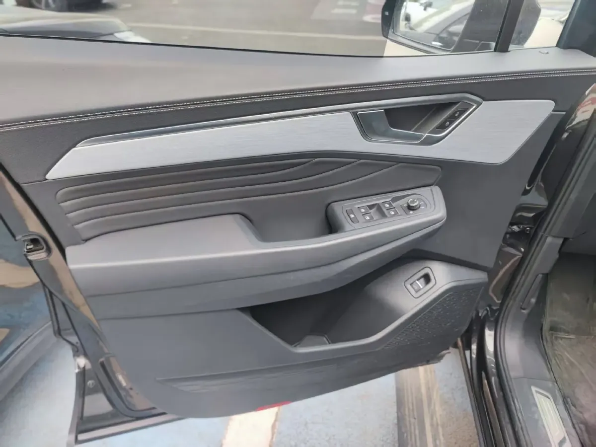 2024 Volkswagen Talagon 2.5T 299HP V6 7DCT,autocango,china used car exporter,china ev exporter,chinese used car exporter,chinese used ev exporter