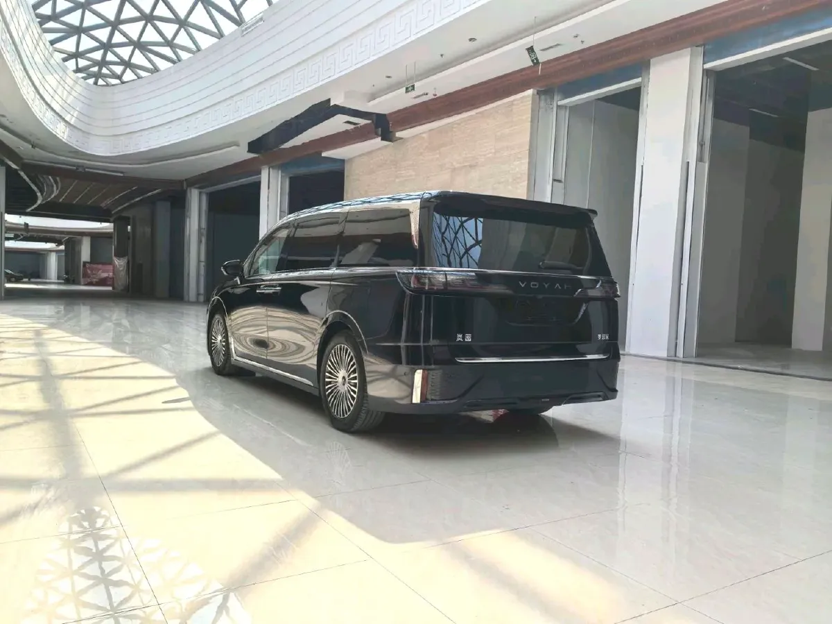 2025 Voyah Dream 1.5T 150HP L4 PHEV 41.7KWH,autocango,china used car exporter,china ev exporter,chinese used car exporter,chinese used ev exporter