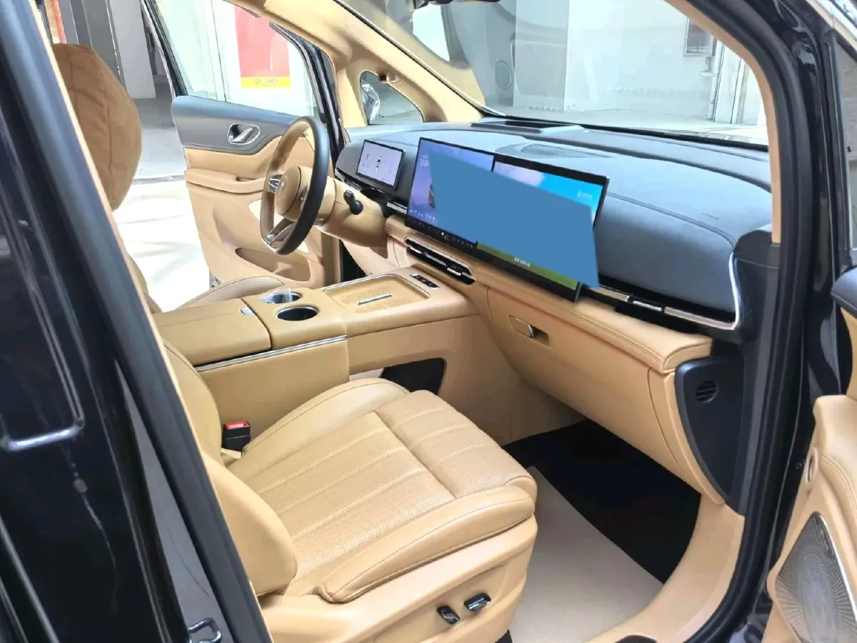 2025 Voyah Dream 1.5T 150HP L4 PHEV 41.7KWH,autocango,china used car exporter,china ev exporter,chinese used car exporter,chinese used ev exporter