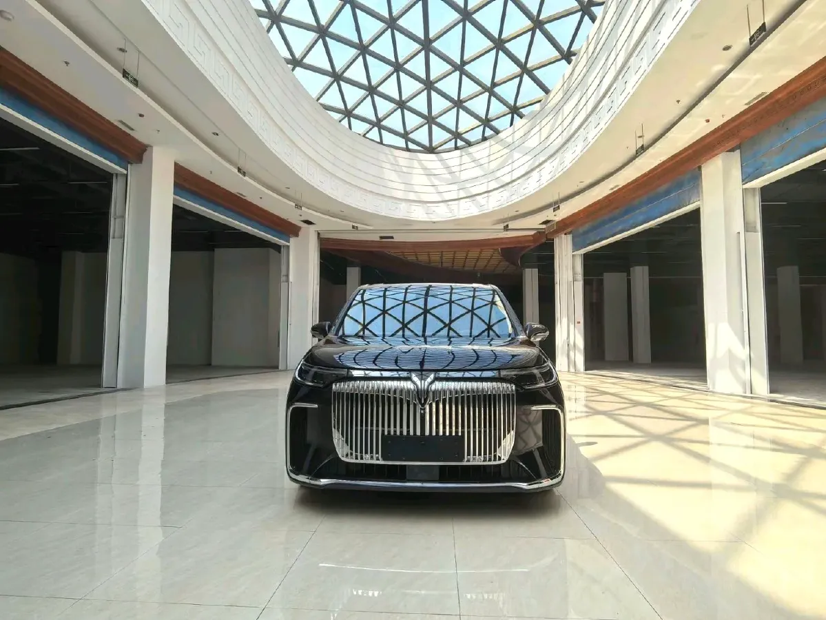 2025 Voyah Dream 1.5T 150HP L4 PHEV 41.7KWH,autocango,china used car exporter,china ev exporter,chinese used car exporter,chinese used ev exporter