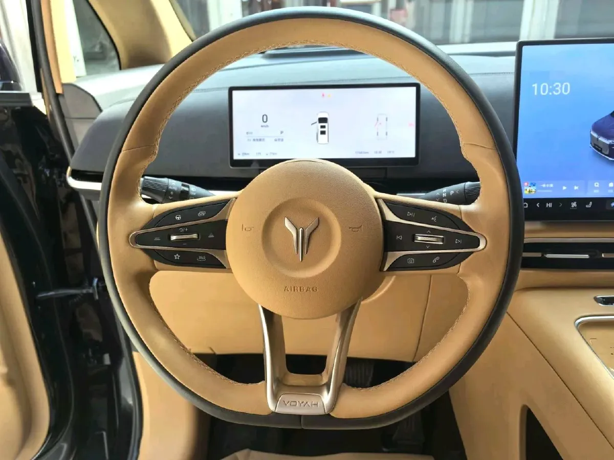 2025 Voyah Dream 1.5T 150HP L4 PHEV 41.7KWH,autocango,china used car exporter,china ev exporter,chinese used car exporter,chinese used ev exporter