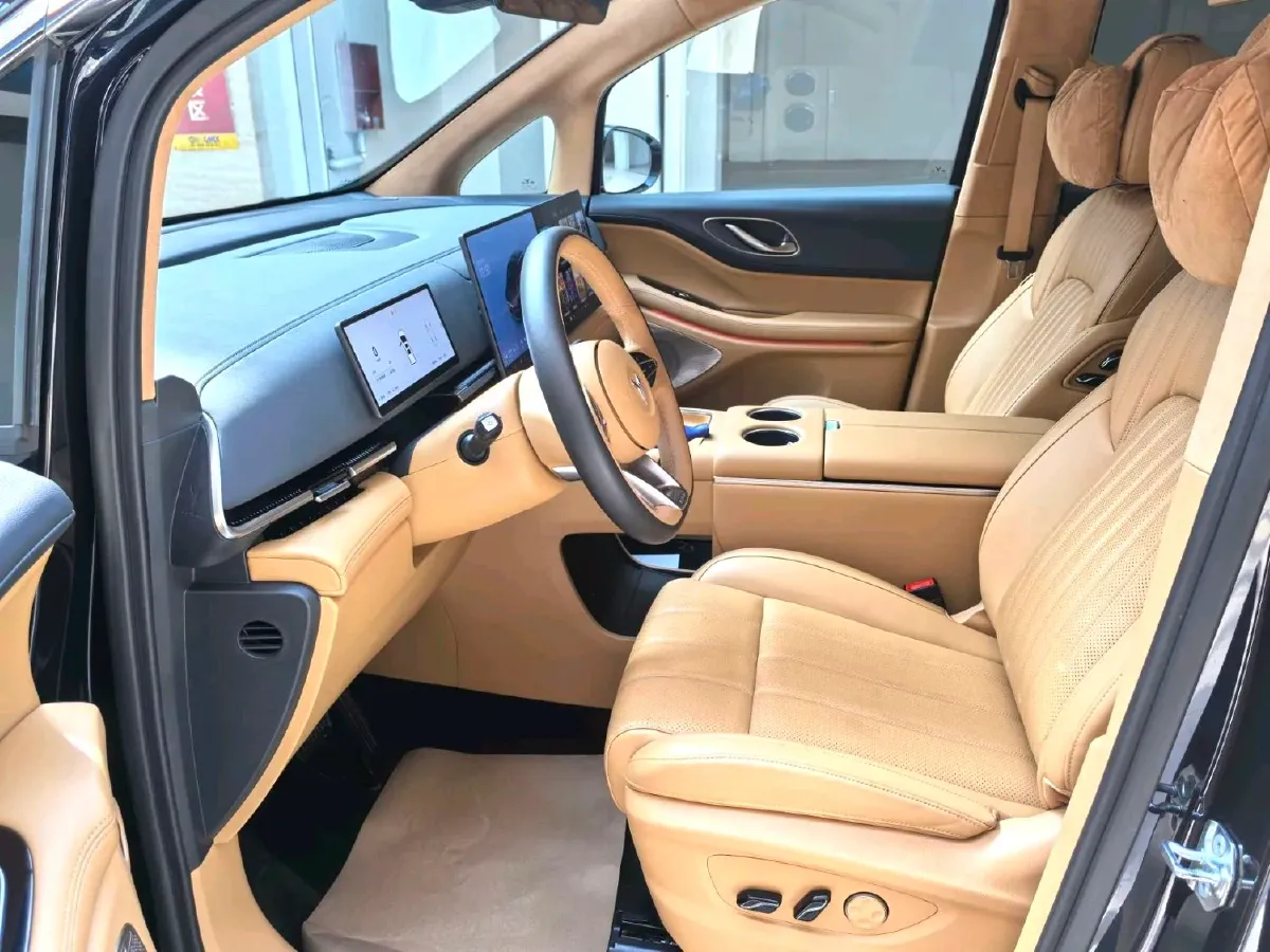 2025 Voyah Dream 1.5T 150HP L4 PHEV 41.7KWH,autocango,china used car exporter,china ev exporter,chinese used car exporter,chinese used ev exporter