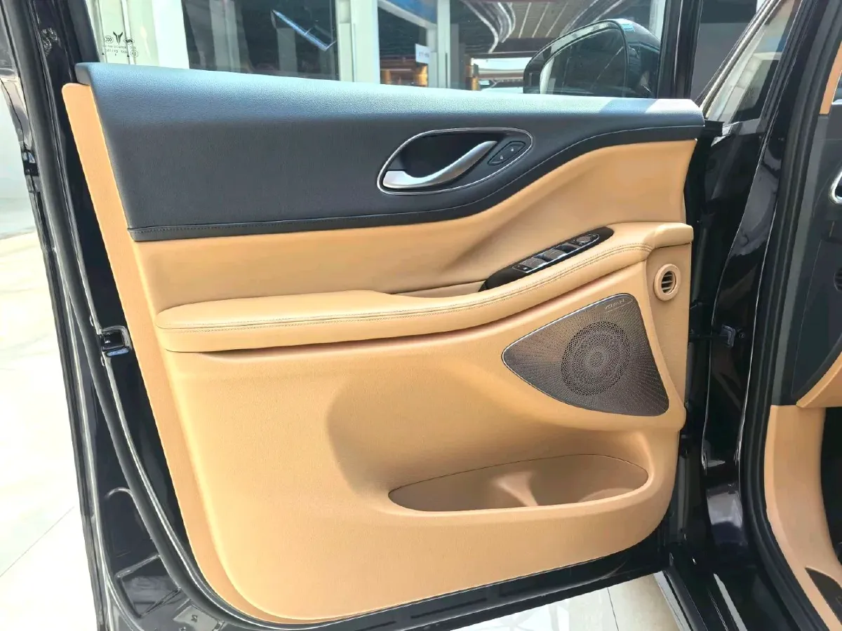 2025 Voyah Dream 1.5T 150HP L4 PHEV 41.7KWH,autocango,china used car exporter,china ev exporter,chinese used car exporter,chinese used ev exporter