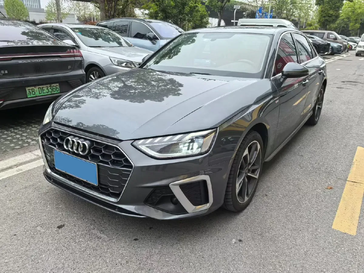 2022 Audi A4L 2.0T 190HP L4 7DCT,autocango,china used car exporter,china ev exporter,chinese used car exporter,chinese used ev exporter
