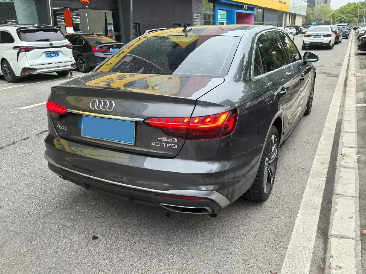 2022 Audi A4L 2.0T 190HP L4 7DCT,autocango,china used car exporter,china ev exporter,chinese used car exporter,chinese used ev exporter
